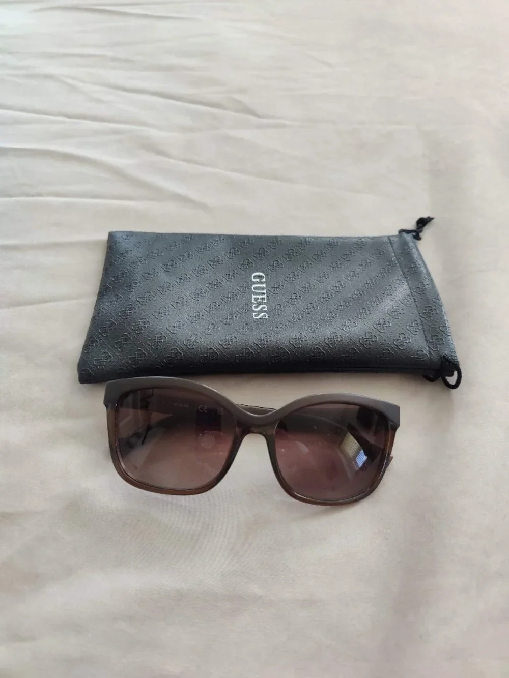 Guess Brown Oversized Cat Eye Sunglasses With Logo Pouch